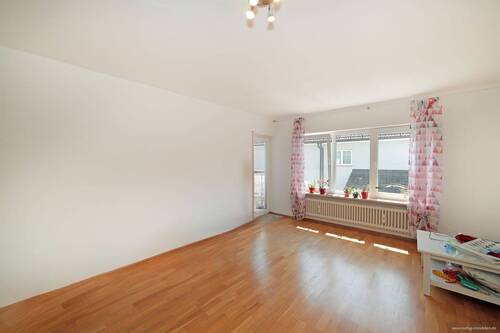 helles Wohn-/Schlafzimmer - Gut geschnittene 3-Zimmer-Wohnung mit Südbalkon und guter Infrastruktur in Bogenhausen!