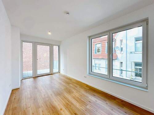 Wohn-Essbereich mit Blick zum Balkon - 1 Zimmer Etagenwohnung zur Miete in Bielefeld / Innenstadt
