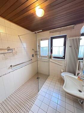 Bad mit bodengleicher Dusche EG - 