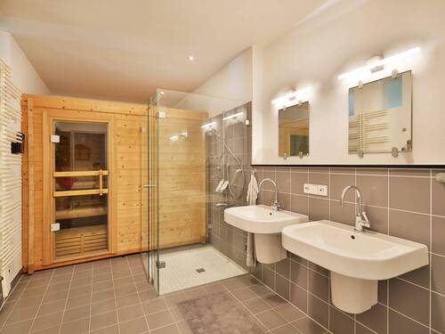 Großes Bad en Suite mit Sauna - 
