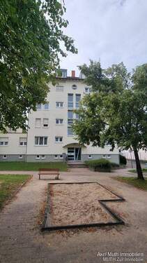 Außenansicht - Familienwohnung mit Garten: 4,5 Zimmer im Erdgeschoss