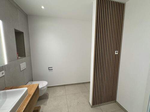 Bad - Waschmaschinenstellplatz hinter Mauer - 