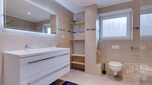 OG - Bad - 5 Zimmer Einfamilienhaus in Petersberg