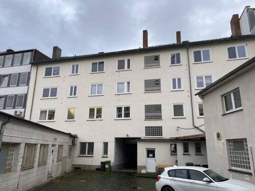 Hinteransicht des Hauses - 1 Zimmer Etagenwohnung zur Miete in Kassel