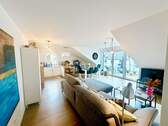Wohn-Esszimmer mit Blick zur Küche - 2 Zimmer Etagenwohnung in Bielefeld / Jöllenbeck