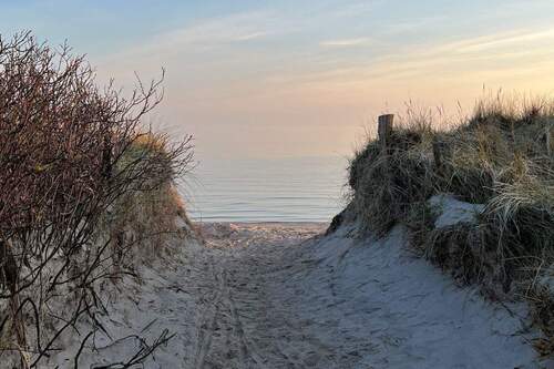 Dünenweg führt am Nachbargrdst. vorbei zum Strand - 
