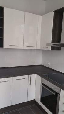 Küche mit Einbaumöbeln - 