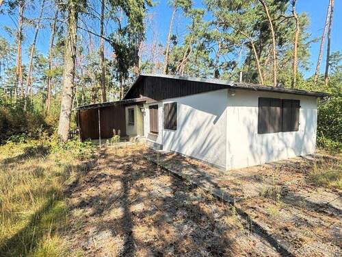 Bungalow auf dem Grundstück - 