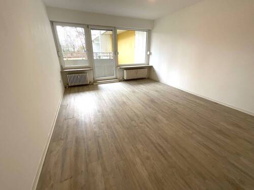 Wohnzimmer - 3 Zimmer Etagenwohnung zur Miete in Nürnberg