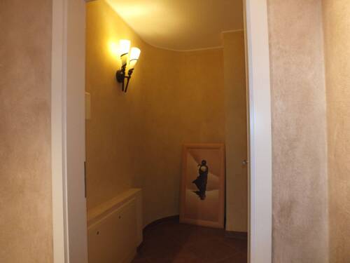 Zugang zum größeren Schlafzimmer - 