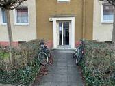 Zuwegung / Hauseingang - Etagenwohnung mit 52,00 m&sup2; in Lübeck zum Kaufen