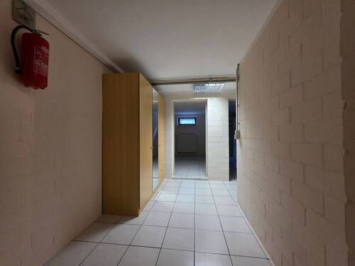 Flur im Keller - 