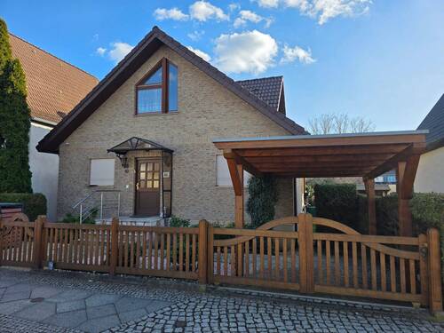 Mit Carportstellplatz - 4 Zimmer Einfamilienhaus in Berlin