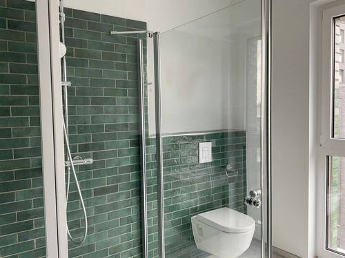 Bad Walk-In-Dusche + Fenster - 4 Zimmer Etagenwohnung in Hannover