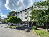 Titelbild Außenansicht Straßenseite - Helle 3-Zimmer-Wohnung mit Balkon in GöttingenWeende