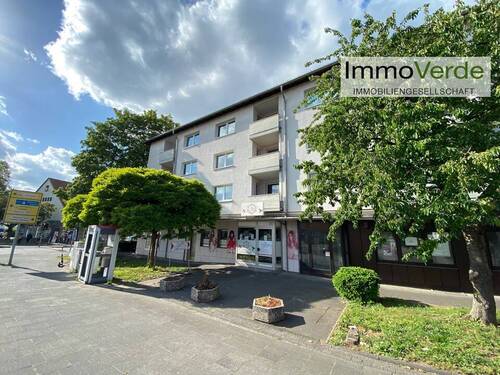 Titelbild Außenansicht Straßenseite - Helle 3-Zimmer-Wohnung mit Balkon in GöttingenWeende