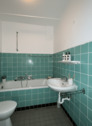 Innenliegendes Badezimmer Vergleichsbild - 