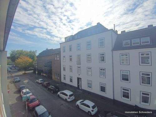 Blick vom Balkon in die Straße - Etagenwohnung mit 67,00 m² in Krefeld zur Miete