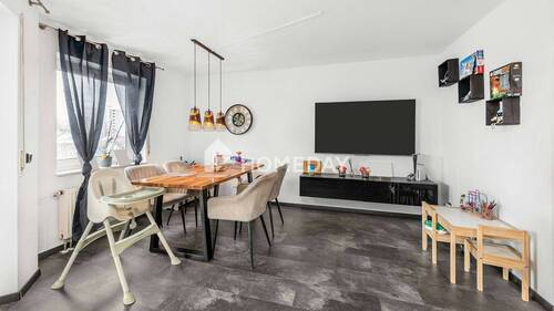 Wohnzimmer 3 - 3 Zimmer Etagenwohnung zum Kaufen in Laupheim