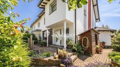 Außenansicht 1 - 6 Zimmer Reihenendhaus in Bergisch Gladbach