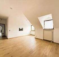 Helles Wohnen im Herzen von Bruckmühl – Dachgeschoss mit Balkon