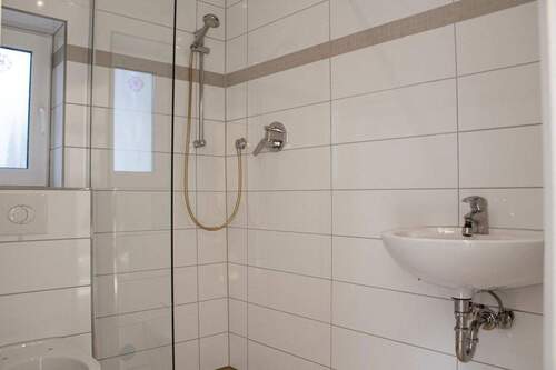 Remise Gästebadezimmer - Mehrfamilienhaus, Wohnhaus in Rüdersdorf bei Berlin