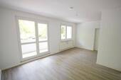 Wohnzimmer - In der Herrichtung! 2-Raumwohnung im Herzen der Stadt mit großem Balkon und Dusche!