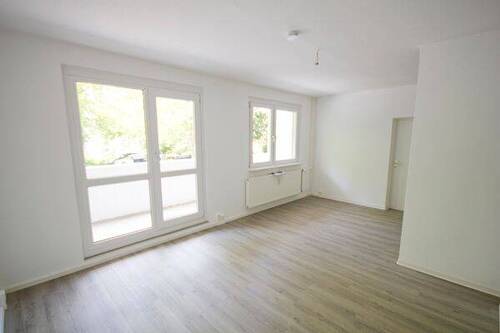 Wohnzimmer - In der Herrichtung! 2-Raumwohnung im Herzen der Stadt mit großem Balkon und Dusche!