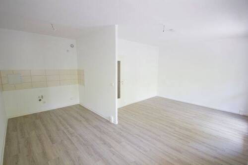 Wohnzimmer/Küchenbereich - Etagenwohnung mit 52,60 m&sup2; in Halle (Saale) zur Miete
