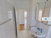 Ansicht II: Badezimmer mit Badewanne - 