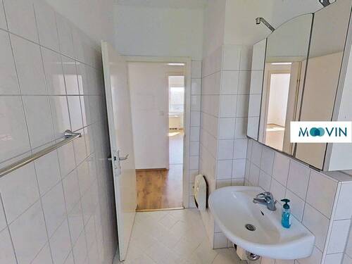 Ansicht II: Badezimmer mit Badewanne - 