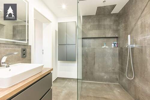 Bad mit Dusche EG - 
