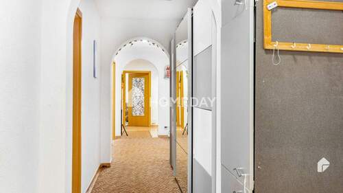 Flur 1 - Etagenwohnung mit 140,00 m&sup2; in Osnabrück zum Kaufen