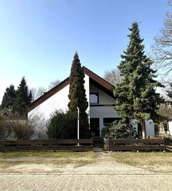 Titel - Verwirklichen Sie Ihren Wohntraum. Viel Patz in schönster Lage.