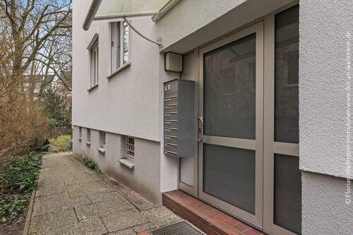 Hauseingang - 2 Zimmer Etagenwohnung zum Kaufen in Bremen