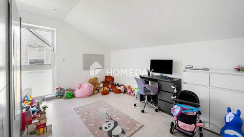 1. OG Schlafzimmer 1 - 