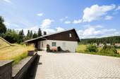 Einfahrt - Mehr als nur ein Zuhause - Modernisiertes Wohnhaus mit Ausbaupotenzial auf 4.581?m² Grundstück