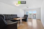 Wohnbereich mit Zugang zum Balkon - 