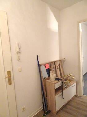erste Flurnische für Garderobe und Straßenschuhe - 2 Zimmer Etagenwohnung zur Miete in Berlin