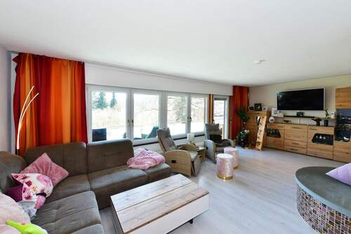 Wohnzimmer - 9 Zimmer Einfamilienhaus in Herrischried