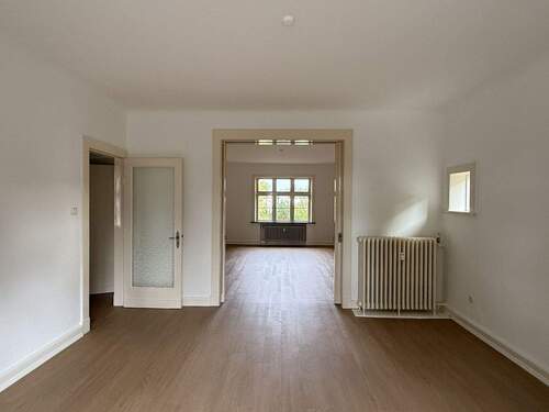 Schiebetür zwischen Wohn- und Esszimmer - Etagenwohnung mit 123,00 m&sup2; in Uetersen zur Miete