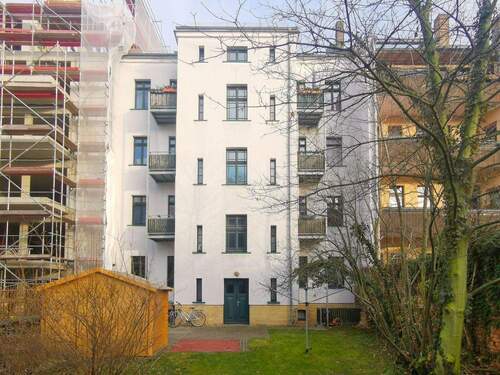 Hausansicht hinten - 2 Zimmer Etagenwohnung zum Kaufen in Leipzig