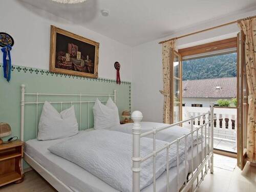 Zimmer - Einfamilienhaus mit 330,00 m² in Aschau im Chiemgau zum Kaufen