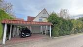 Ansicht mit Doppelcarport - 5 Zimmer Einfamilienhaus zum Kaufen in Ronnenberg