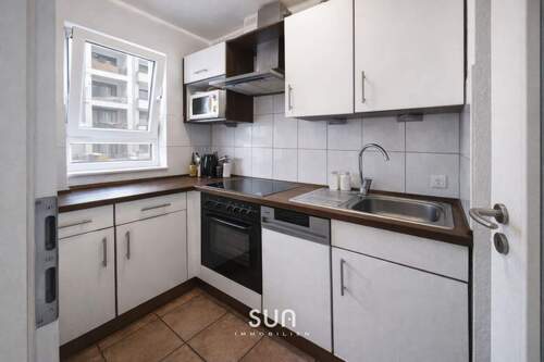 Küche - Direkt neben dem Skyline Plaza: Möblierte 2-Zimmer-Wohnung mit Balkon