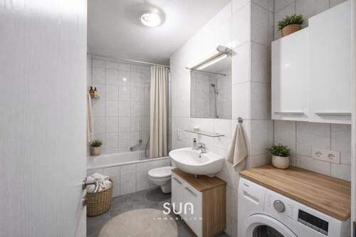 AI Badezimmer - Etagenwohnung mit 50,00 m&sup2; in Frankfurt am Main zur Miete
