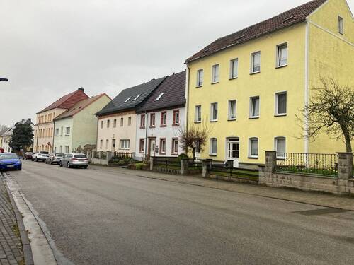 Vorderansicht - 8 Zimmer Mehrfamilienhaus, Wohnhaus zum Kaufen in Bad Lausick