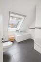 Tolles Tageslichtbad - 