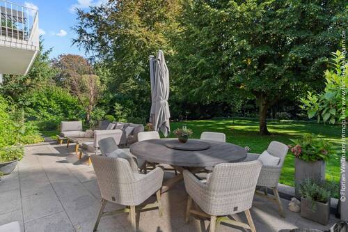 Terrasse vor dem Esszimmer mit wunderschönem Gartenblick, ... - Einfamilienhaus mit 348,40 m&sup2; in Bremen zum Kaufen