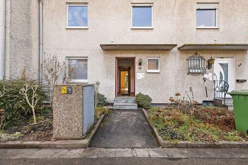 Front - 5 Zimmer Reihenmittelhaus in Regensburg